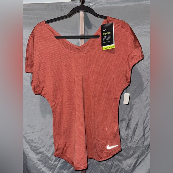 Nike Tops - Nike Women's Rust BREATHE T-SHIRT size M